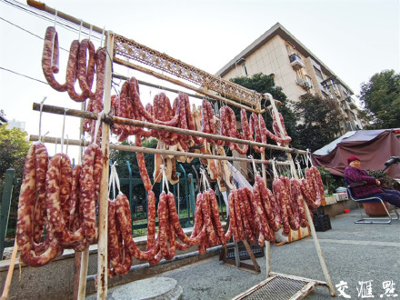 南京街头腊味飘香年味浓