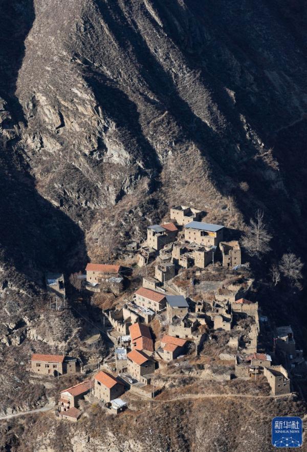 深藏高山深谷间的传统羌寨