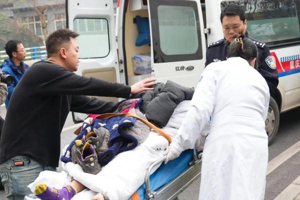 露出两只脚!9岁男孩失踪6天后在排水管道被发现! 露出两只脚!9岁男孩失踪6天后在排水管道被发现!