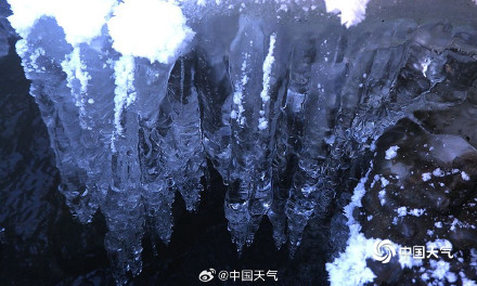 这才是冬天!松花江哈尔滨段冰雪景观晶莹剔透 这才是冬天!松花江哈尔滨段冰雪景观晶莹剔透