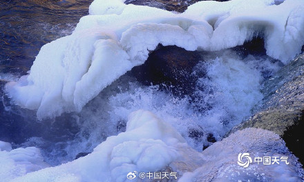 这才是冬天!松花江哈尔滨段冰雪景观晶莹剔透 这才是冬天!松花江哈尔滨段冰雪景观晶莹剔透