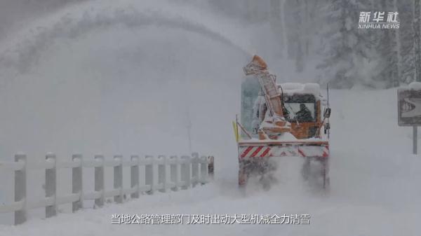 新疆喀纳斯、禾木景区持续降雪 相关部门全力清雪保畅通 新疆喀纳斯、禾木景区持续降雪 相关部门全力清雪保畅通