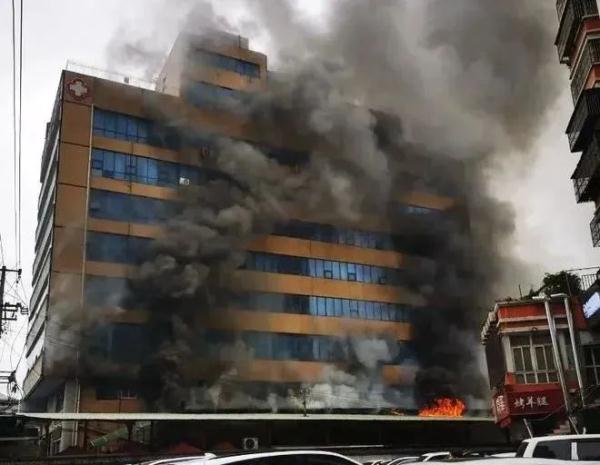 伊拉克一家妇幼保健医院突发大火,超24名儿童伤亡! 伊拉克一家妇幼保健医院突发大火,超24名儿童伤亡!