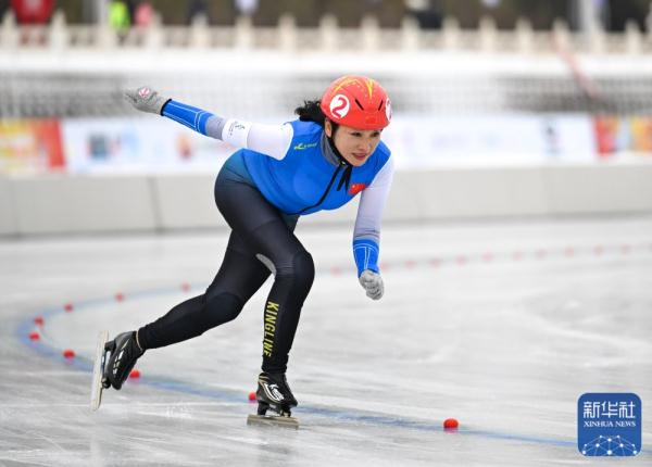 全冬会丨群众速度滑冰比赛开赛 全冬会丨群众速度滑冰比赛开赛