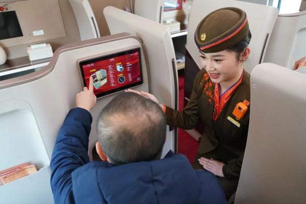 复兴号智能动车组开进青藏高原