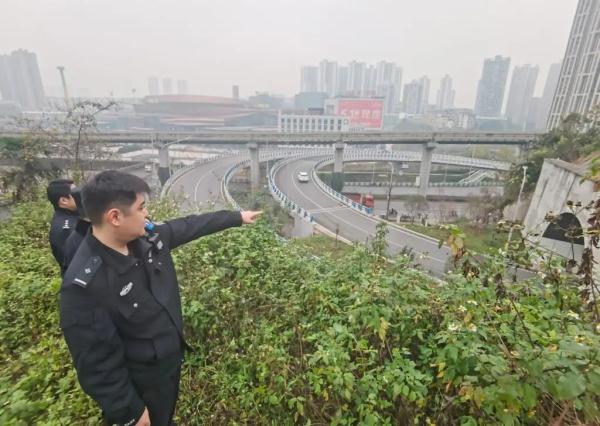 露出两只脚!9岁男孩失踪6天后在排水管道被发现! 露出两只脚!9岁男孩失踪6天后在排水管道被发现!