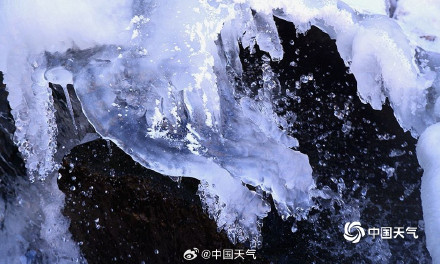 这才是冬天!松花江哈尔滨段冰雪景观晶莹剔透 这才是冬天!松花江哈尔滨段冰雪景观晶莹剔透