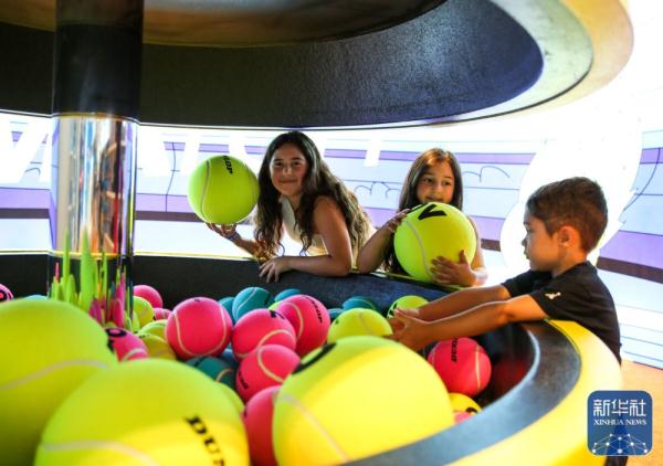 澳网|“儿童网球日”活动举行 澳网|“儿童网球日”活动举行