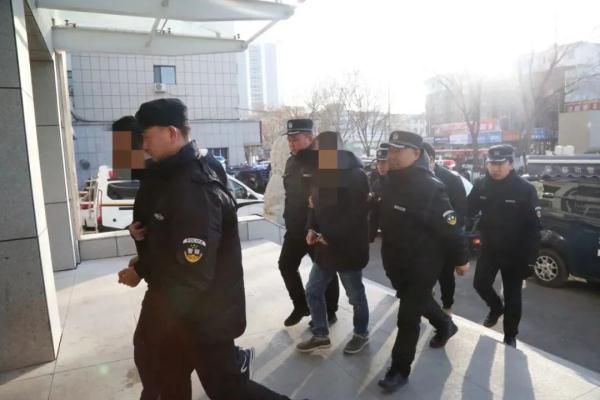 抓了!他们手下的女主播有4000多人涉黄 抓了!他们手下的女主播有4000多人涉黄