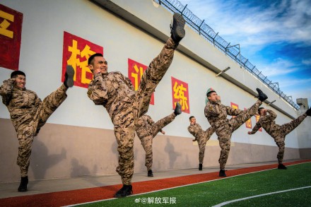 血性十足！带你走进武警官兵训练现场