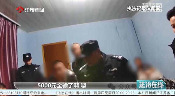 下血本买了套“出老千”工具，结果发现牌友也买了…