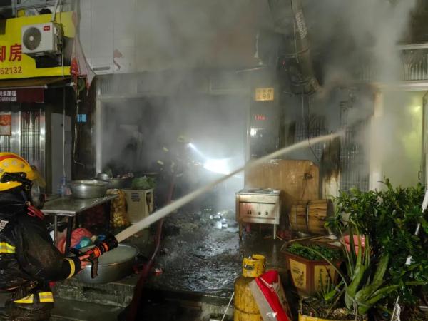 被拘11日!一个小疏忽,厨房引发大火!这些“危险行为”您做过吗—— 被拘11日!一个小疏忽,厨房引发大火!这些“危险行为”您做过吗——