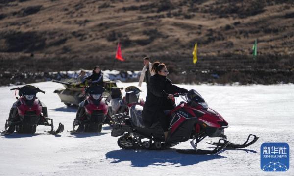 海拔4500米西藏首家滑雪场