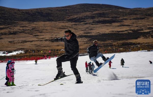 海拔4500米西藏首家滑雪场