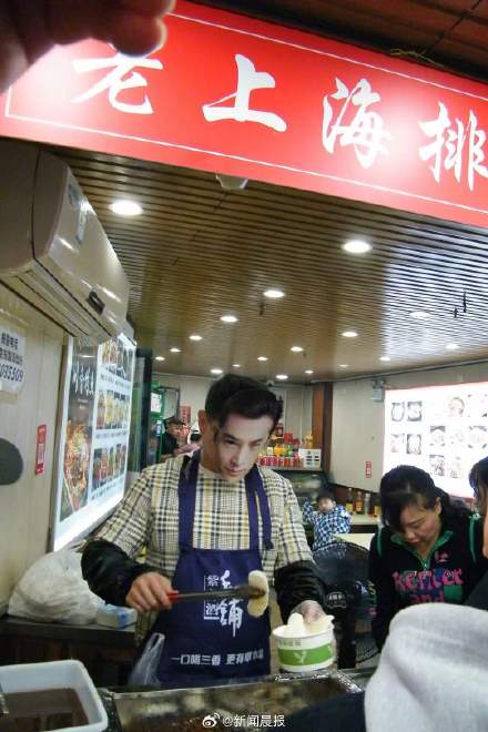 “宝总”在黄河路卖排骨年糕?商家蹭流量当心侵权 “宝总”在黄河路卖排骨年糕?商家蹭流量当心侵权