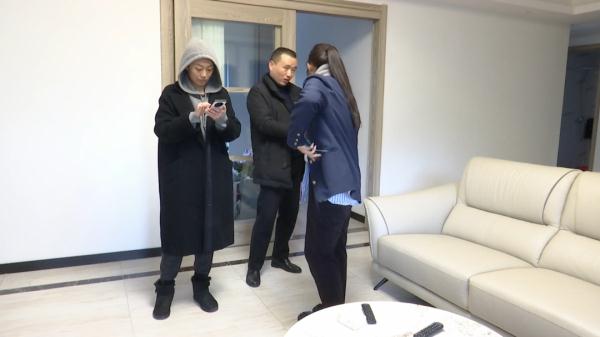 连纹路和褶皱都一样？购买新家具，怀疑收到“展示品”，顾客：两个方案，你选吧......