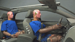 后排乘客不系安全带,海口交警:罚! 后排乘客不系安全带,海口交警:罚!