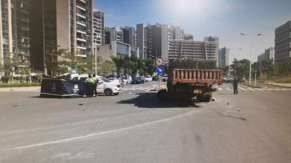 后排乘客不系安全带,海口交警:罚! 后排乘客不系安全带,海口交警:罚!