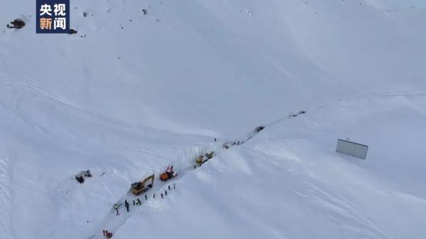 直升机紧急救援！1000多名游客滞留这里......