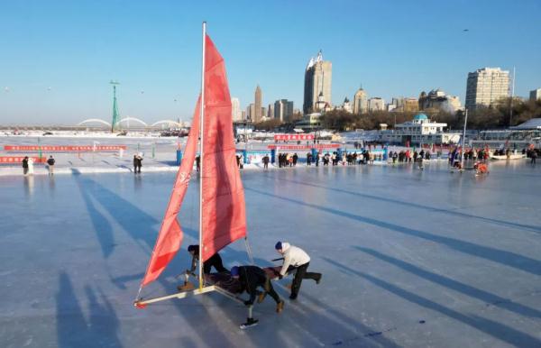 你们想看的南北冰上龙舟赛真的来了!哈尔滨这是开武林大会的节奏啊…… 你们想看的南北冰上龙舟赛真的来了!哈尔滨这是开武林大会的节奏啊……