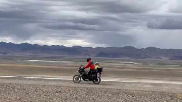 海拔4700米无人区骑行遇险!他出手了 海拔4700米无人区骑行遇险!他出手了