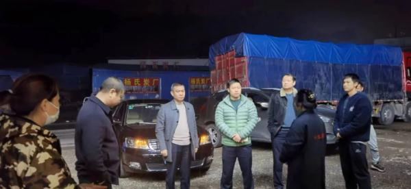 直播销售烟花爆竹被抓现行！这份安全提示卡请查收→