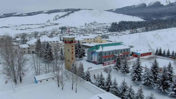 南开大学师生新疆暴雪中被困，边防官兵紧急营救！