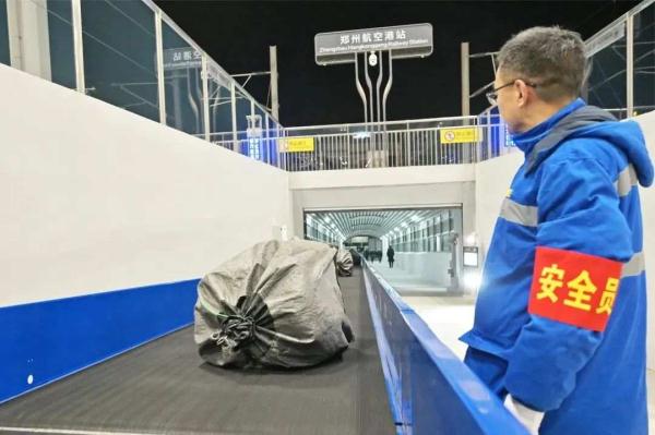 这趟车没有旅客，全程1028公里一站直达！