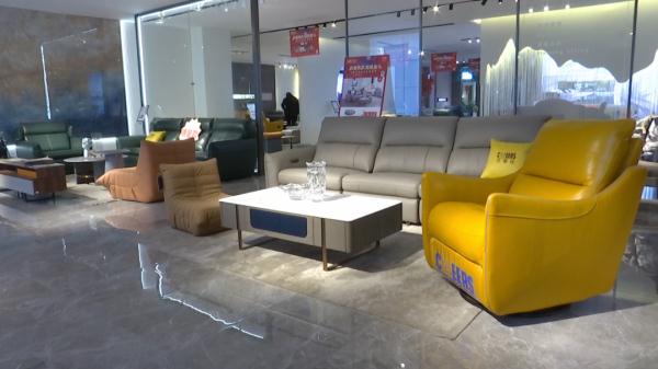 连纹路和褶皱都一样？购买新家具，怀疑收到“展示品”，顾客：两个方案，你选吧......