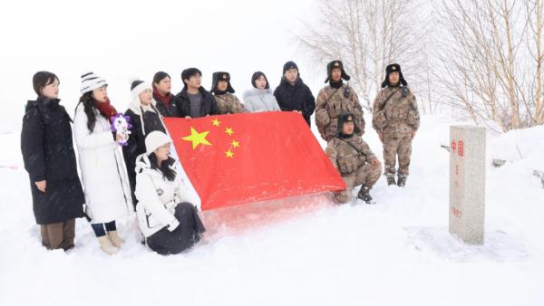 南开大学师生新疆暴雪中被困，边防官兵紧急营救！