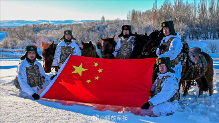 超酷体验!新战士骑马踏雪巡逻边关 超酷体验!新战士骑马踏雪巡逻边关