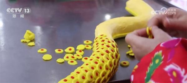 才下“舌尖”又上“心头” 春节临近年味浓 处处洋溢欢声笑语