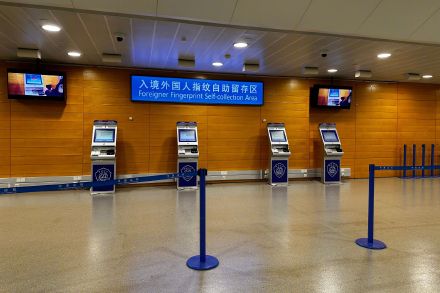 印度旅客“很吃惊”:中国机场机器竟会说印地语 印度旅客“很吃惊”:中国机场机器竟会说印地语