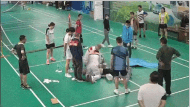 紧急！男子打球时突然倒地，呼吸停止……