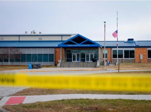 悲剧!美高中校长为救学生中枪身亡,“袭击发生时曾试图接近并说服枪手” 悲剧!美高中校长为救学生中枪身亡,“袭击发生时曾试图接近并说服枪手”