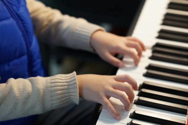 钢琴销量断崖式下滑？记者调查：行业整体正遭受寒冬