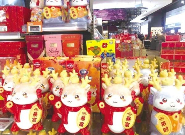 “龙”元素商品俏销!“生肖经济”激活新年消费市场 “龙”元素商品俏销!“生肖经济”激活新年消费市场