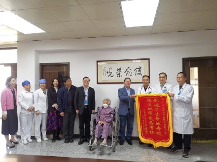 奇迹！得肺炎进ICU百岁老人康复出院