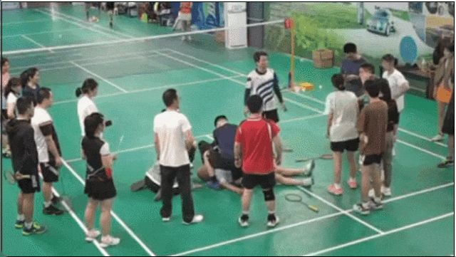 紧急！男子打球时突然倒地，呼吸停止……