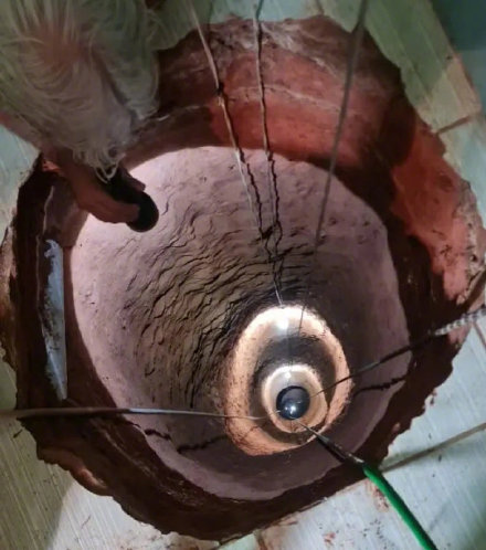 巴西男子梦到黄金在厨房挖40米深洞:不慎掉入洞中摔死 巴西男子梦到黄金在厨房挖40米深洞:不慎掉入洞中摔死