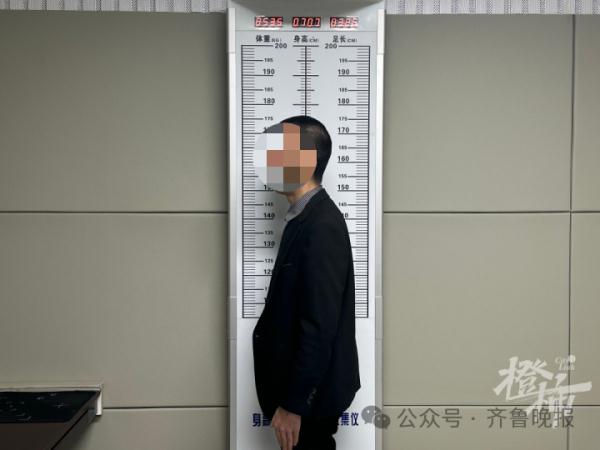 用饮料做尿检当医生面喝下,一网红被行拘 用饮料做尿检当医生面喝下,一网红被行拘