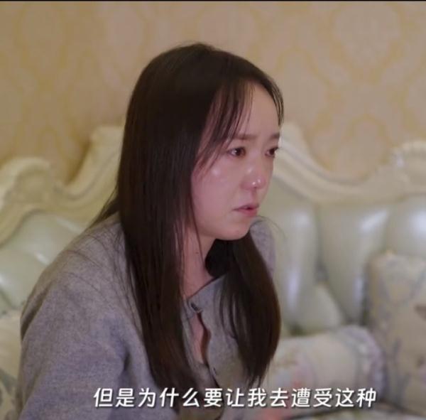 在钢琴旁笑了9年，这个表情包原来是她
