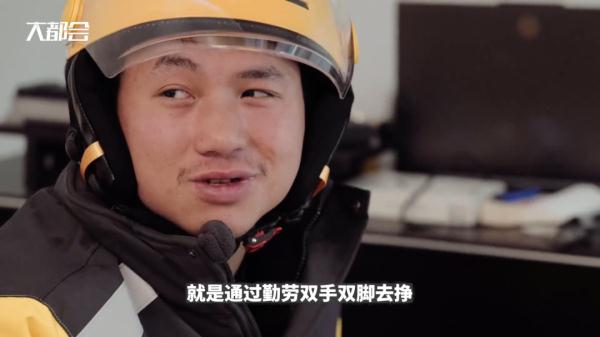 3年挣102万的外卖小哥被同行打了？本人回应