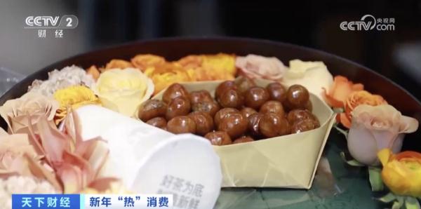 销售额暴增100%!“入冬四件套”火了!市民排队购买,哪个是你的心头爱→ 销售额暴增100%!“入冬四件套”火了!市民排队购买,哪个是你的心头爱→