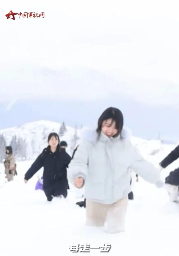 南开大学师生因暴雪被困，边防官兵紧急救援！