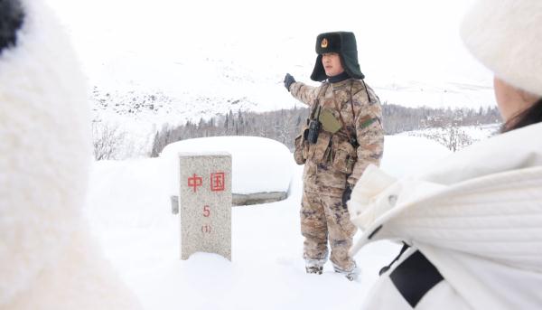 南开大学师生因暴雪被困，边防官兵紧急救援！