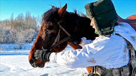 超酷体验!新战士骑马踏雪巡逻边关 超酷体验!新战士骑马踏雪巡逻边关