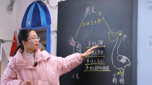 浙江一语文老师板书走红，网友“妈妈再也不用担心我的学习”