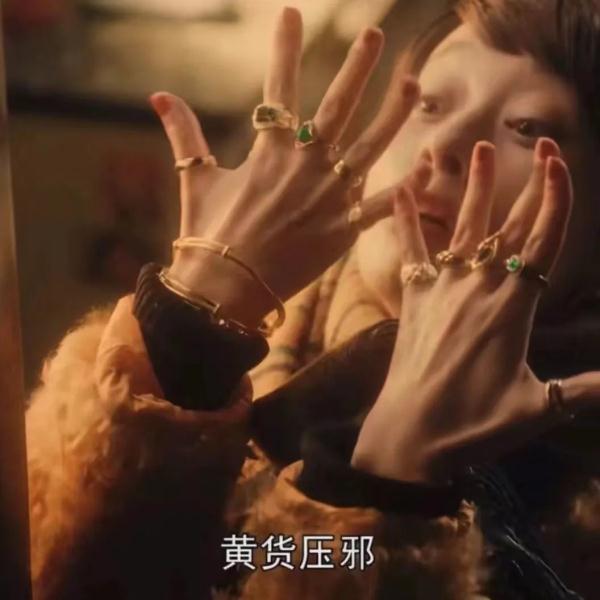 突然爆火！上海这里大排长龙，几乎人手一件！不少人从外地赶来抢购