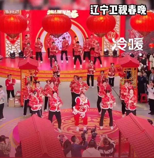 “科目三”跳上多个地方台春晚,网友吵翻了! “科目三”跳上多个地方台春晚,网友吵翻了!